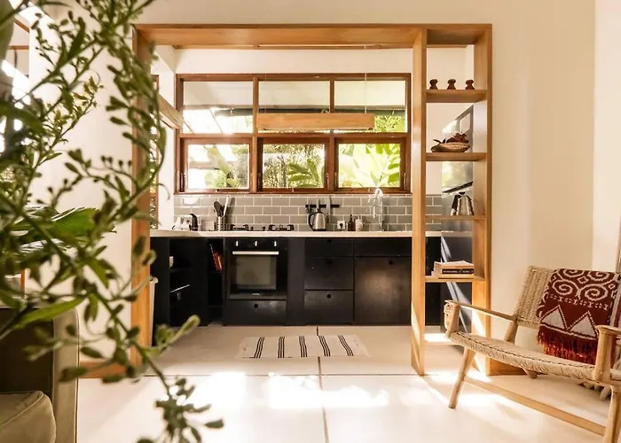 Villa Rumah Mahira - Charming 1br With Living And Full Kitchen, Nestled In Quiet Jungle Uluwatu