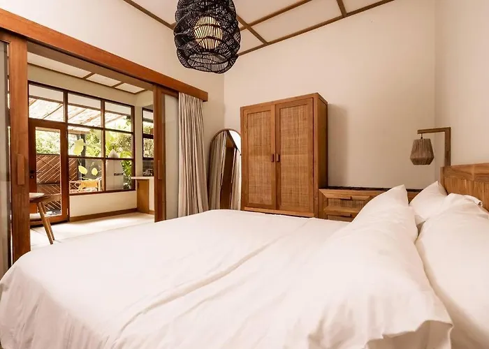 Rumah Mahira - Charming 1br With Living And Full Kitchen, Nestled In Quiet Jungle