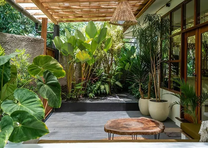 Rumah Mahira - Charming 1br With Living And Full Kitchen, Nestled In Quiet Jungle Villa Uluwatu