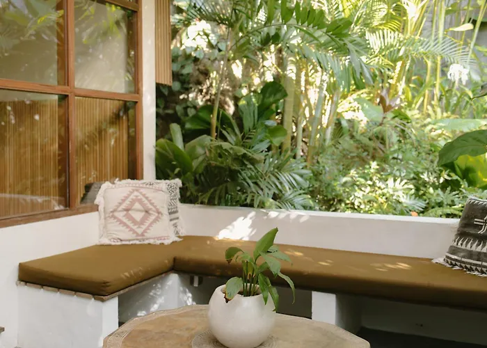 Rumah Mahira - Charming 1br With Living And Full Kitchen, Nestled In Quiet Jungle * Uluwatu